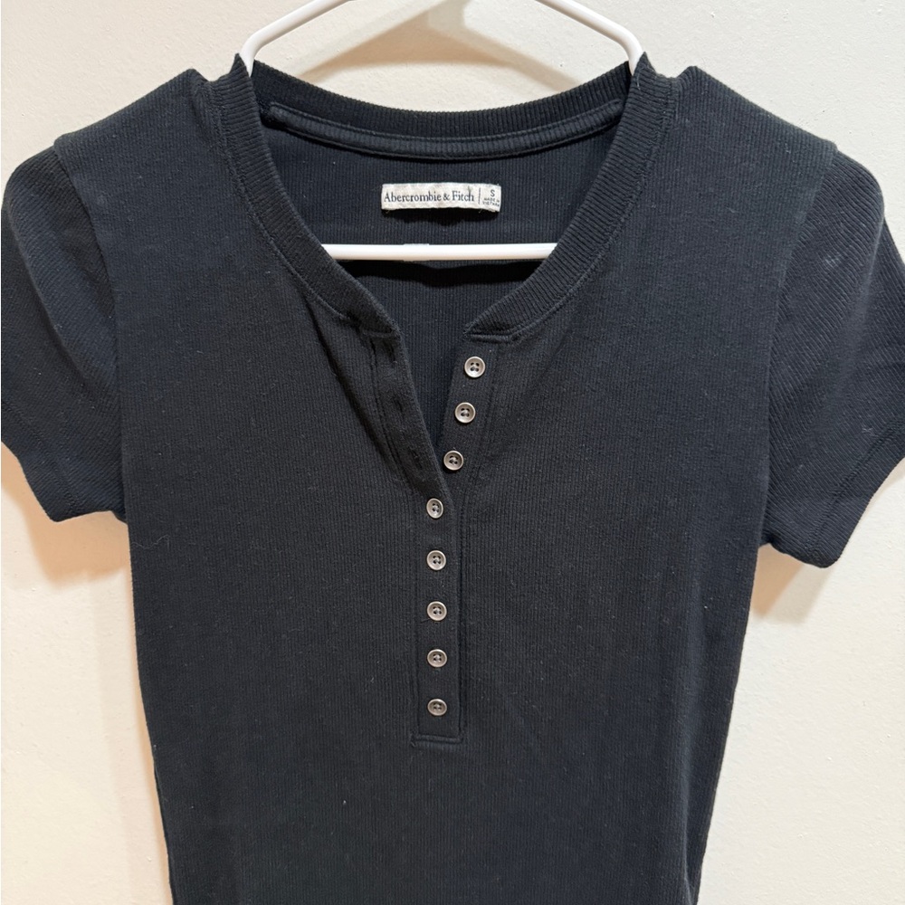 Abercrombie & Fitch Black Buttoned Tee